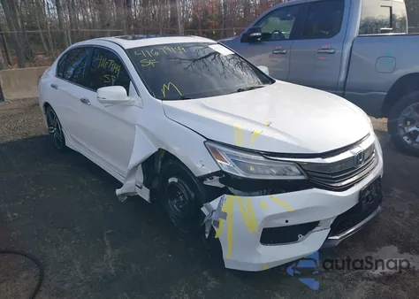 2016 Honda Accord Touring z USA, uszkodzony, nr VIN 1HGCR3F92GA035476